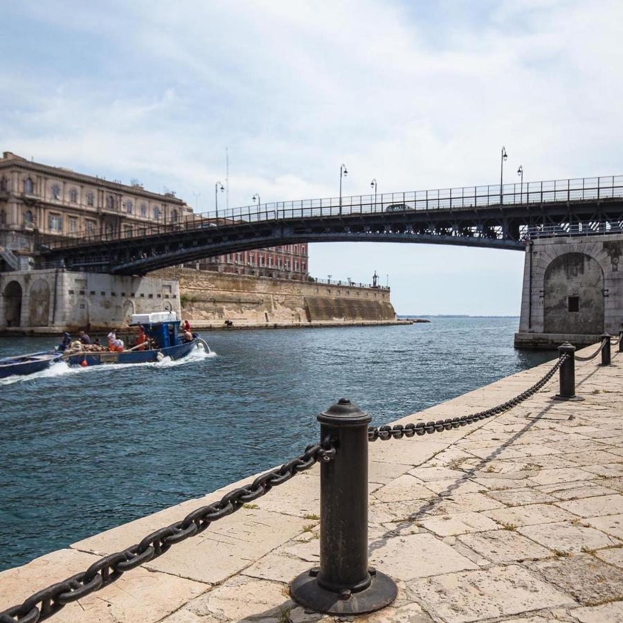 La Perla Del Borgo Apartment Taranto Luaran gambar